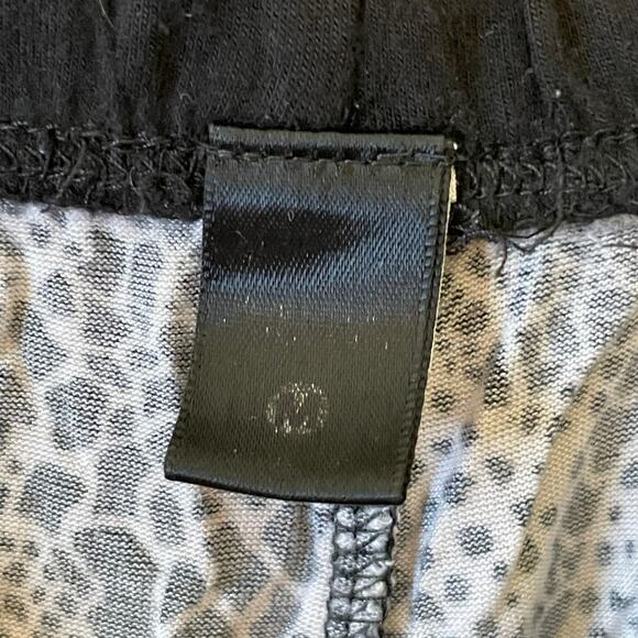 (2) Dillards Pajamas M shorts / S top AOP black white giraffe animal print - Picture 12 of 15